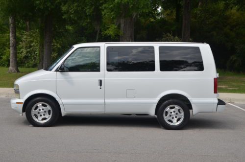 2004 chevrolet astro passenger van lt no accidents  clean low mileage