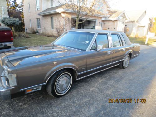 1988 lincoln town car signature sedan 4-door 5.0l