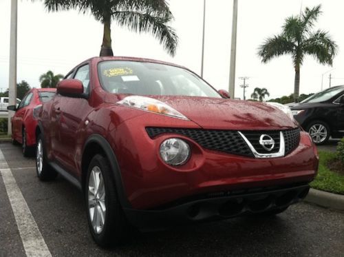 Almost new 2012 nissan juke sv awd with 14167 miles (22800 km.) only!
