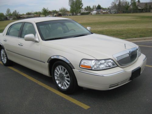 2003 lincoln  cartier- excellent- 2nd owner- alpine- cd changer -fog lights-