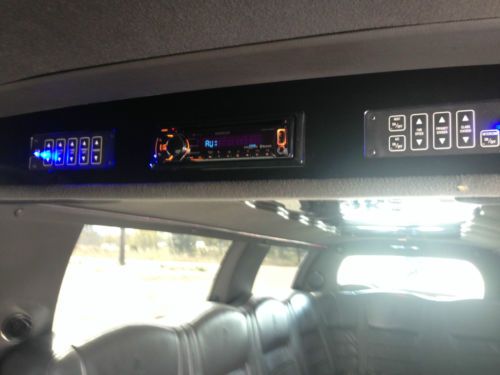 2000 Lincoln Town Car Base Limousine 4-Door 4.6L, image 4