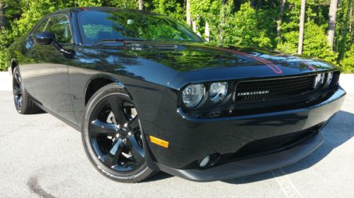 2014 dodge challenger r/t blacktop 5.7l hemi 6-speed triple black 988 mi perfect