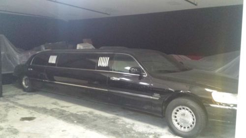 Lincoln limo 1998