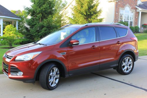 &#039;14 ford escape titanium**only 3900 miles!**clean car-fax**was not a rental!