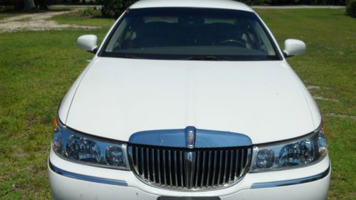 1998 lincoln town car executive sedan 4-door 4.6l