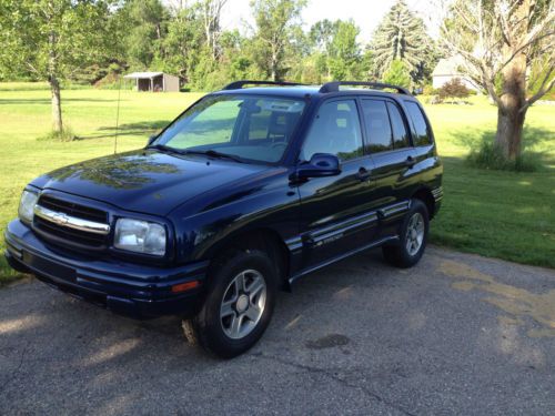 2004 chevy tracker