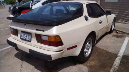1986 Porsche 944, image 2