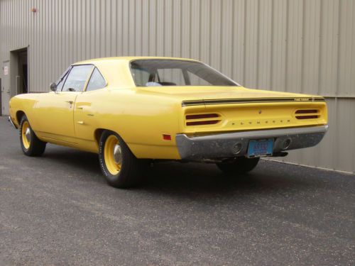 Plymouth road runner 426 hemi replica original 383 pistol-grip 2 door post sedan