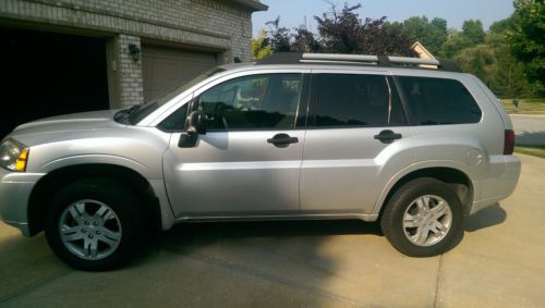 Clean one owner 2007 silver mitsubishi endeavor