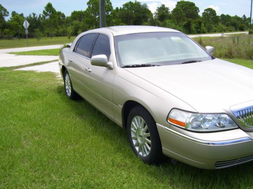 Lincoln town car