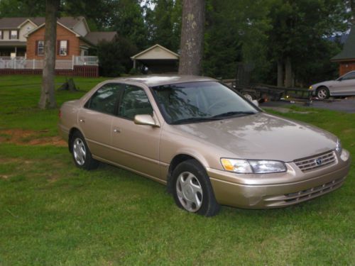 1998 toyota camry le sedan 4-door 3.0l