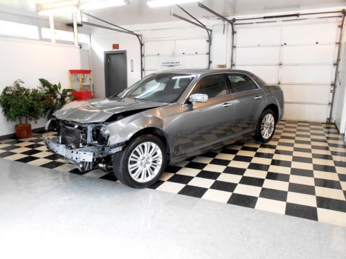 2011 chrysler 300 c awd hemi 22k no reserve salvage rebuildable damaged project