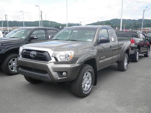 2014 toyota tacoma base