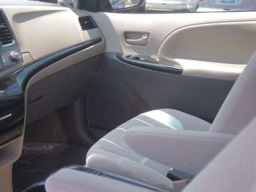 2012 toyota sienna le
