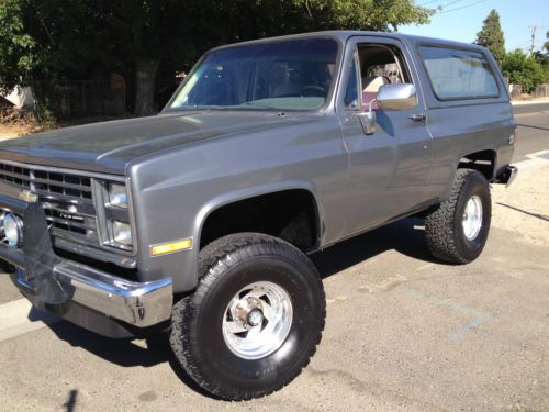 1987chevy k5 blazer with all new paint and bf goodrich 35&#034; tires