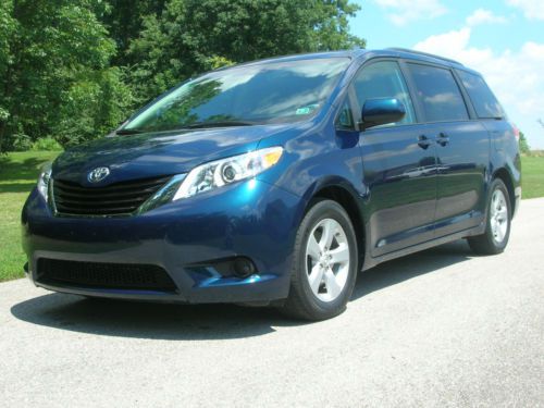 2011 toyota sienna le v6, 8 pass., 32k miles, super clean