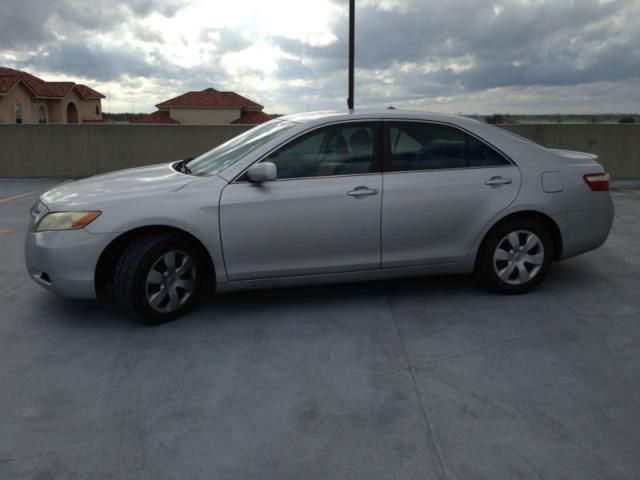 Toyota camry le sedan 4-door