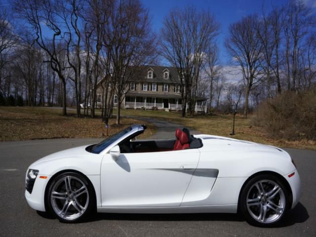 Audi r8 spyder convertible 2-door