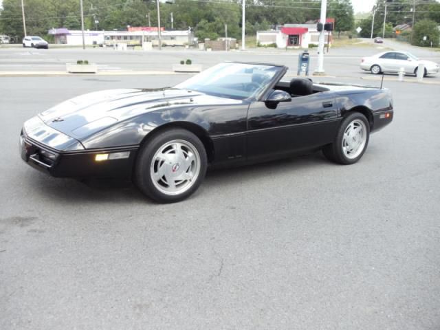 Chevrolet: corvette base convertible 2-door