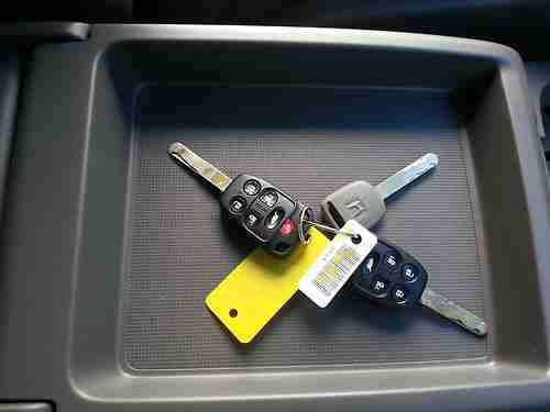 NO RESERVE 2010 2011 2012 2013 HONDA TOYOTA SIENNA CHRYSLER CARAVAN NISSAN QUEST, image 4