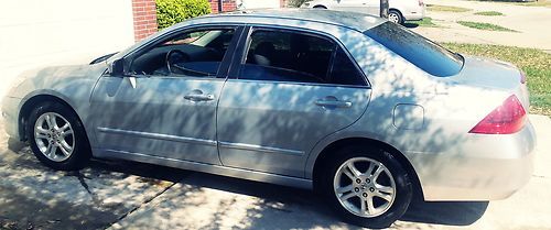 2006 honda accord ex. super clean! leather, sunroof, heated seats. don't miss it