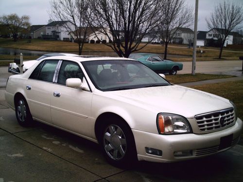 2001 cadillac deville dts. white diamond with moonroof.