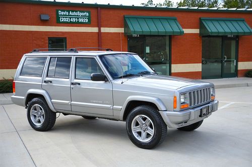 Cherokee classic / just received $4000 service / super clean / carfax cert. 4x4