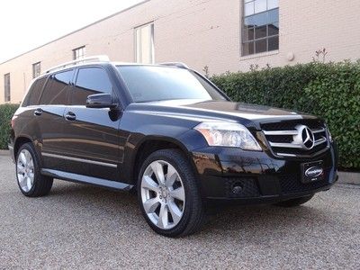 Rwd 4dr glk3 nav cd black on black very clean 1 owner