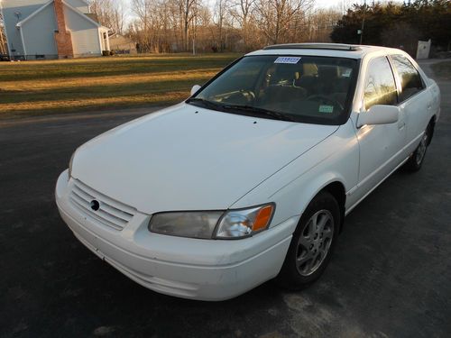 1998 toyota camry le sedan 4-door 3.0l