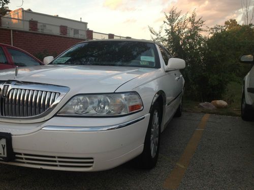 2004 lincoln town car signature sedan 4-door 4.6l