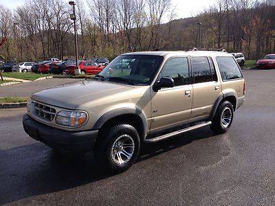 No reserve 4x4 explorer xls runs great super clean nice wheels great tires cd