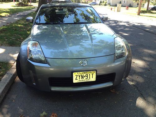 2004 nissan 350z touring coupe 2-door 3.5l