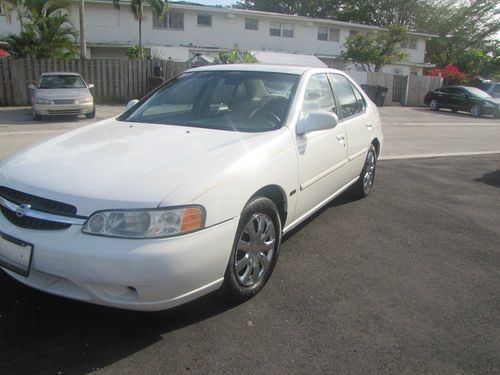 2001 nissan altima gxe sedan 4-door 2.4l *economical*gas saver*must sell!!