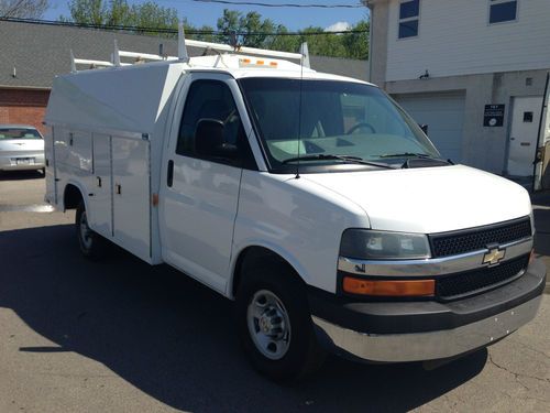 Chevrolet express 3500 utility box truck!!! one owner!!! low miles!!! autocheck