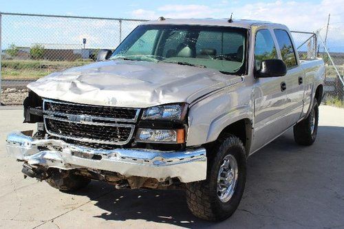 2005 chevrolet silverado 2500hd lt cfrew cab 4wd damaged fixer priced to sell!!
