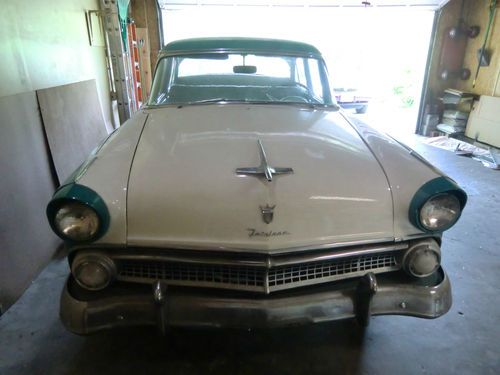 1955 Ford Fairlane Fordor, image 2