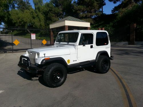 1995 jeep wrangler 4x4**hard top**ice cold ac**california rust free**clean**look