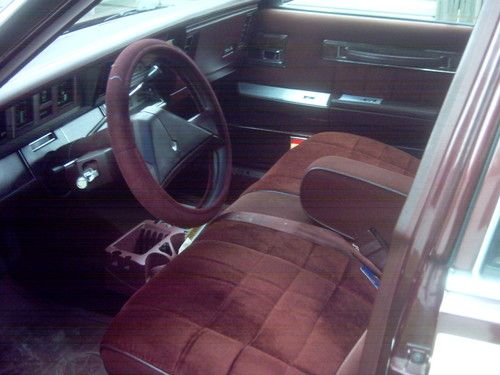 1987 CHRYSLER  LEBARON TOWN AND COUNTRY WAGON, image 2
