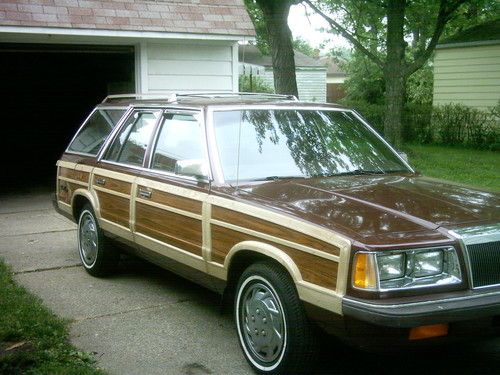 1987 CHRYSLER  LEBARON TOWN AND COUNTRY WAGON, image 4