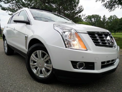 2013 cadillac srx luxury / nav/ rear camera/ panoroof/leather / no reserve