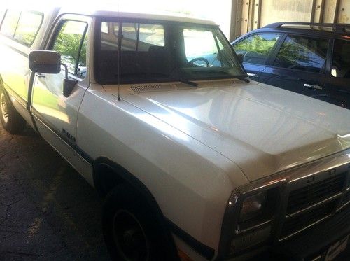 1992 white dodge ram 150 le pickup truck 5.2l v8 d150 pickup 95k miles!