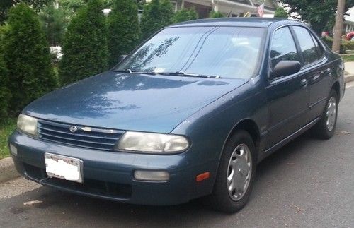 1997 nissan altima gxe sedan 4-door 2.4l
