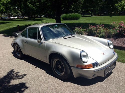 RARE!! 1969 PORSCHE 911 E COUPE WITH FACTORY SUNROOF, image 2