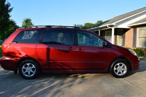 Red pearl 2004 toyota sienna, 96 k miles only excellent car
