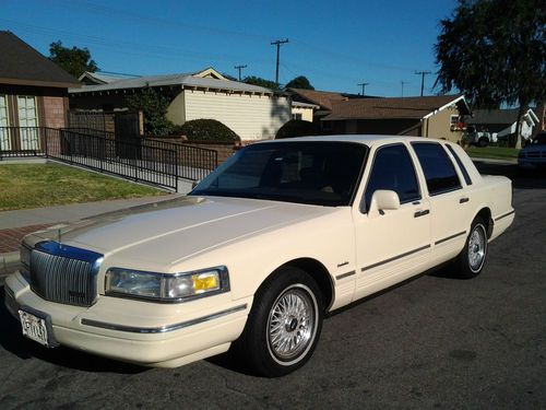 1997 lincoln town car executive sedan 4-door 4.6l