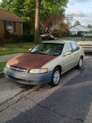 1998 Nissan Altima GXE Sedan 4-Door 2.4L Automatic, Gold, US $750.00, image 2