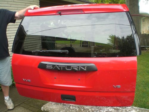 2004 saturn vue-rear hatch door-red
