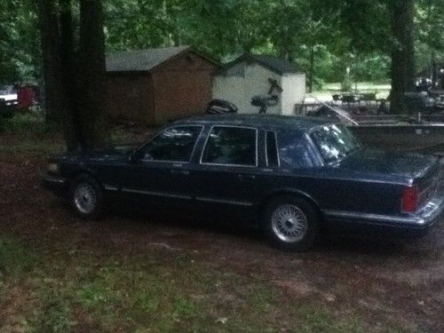 1996 lincoln town car signature sedan 4-door 4.6l 76,000 miles !!