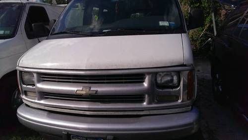 2001 chevrolet express 1500 base standard cargo van 3-door 4.3l