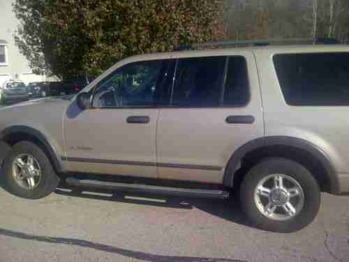 2004 Ford Explorer XLS Sport 4x4, image 3